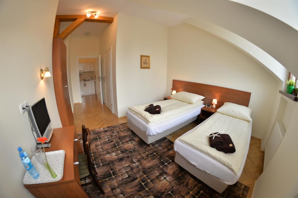 Royal Route 29 Comfort Rooms Krakau Kamer foto
