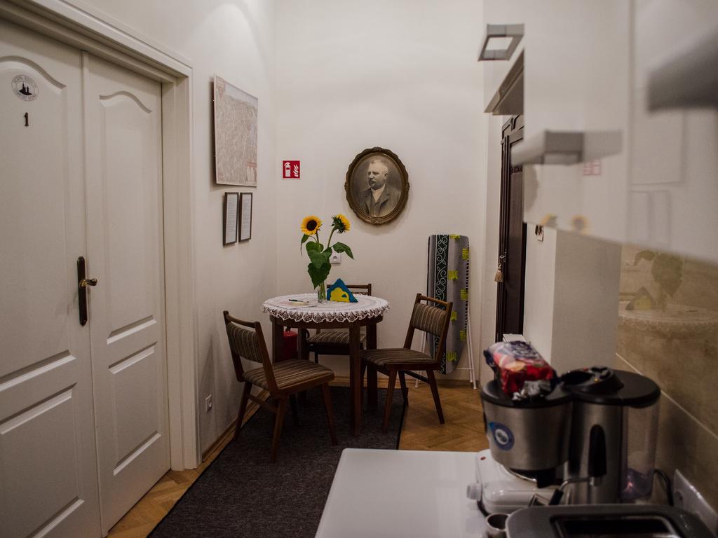 Royal Route 29 Comfort Rooms Krakau Buitenkant foto