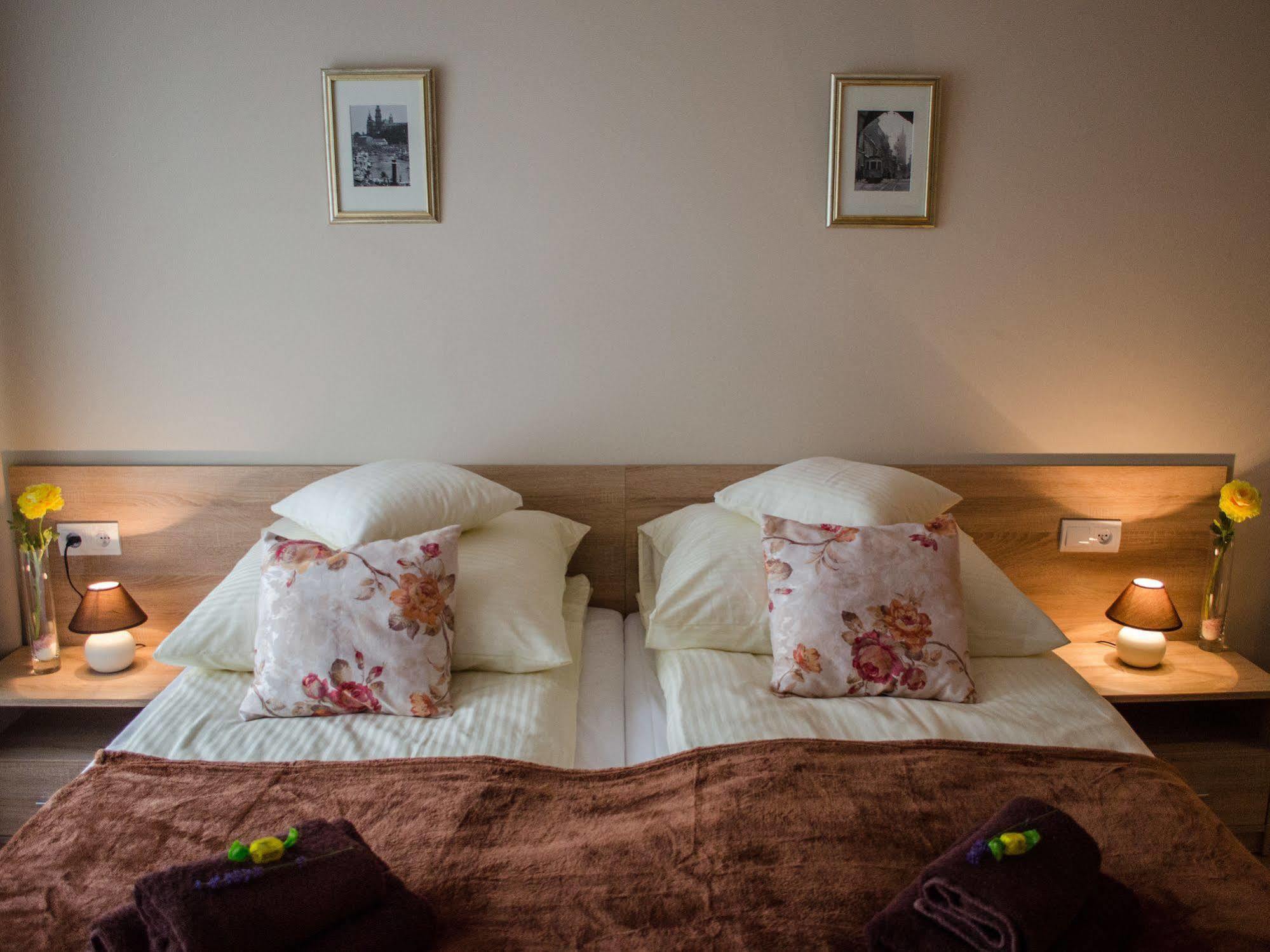Royal Route 29 Comfort Rooms Krakau Buitenkant foto